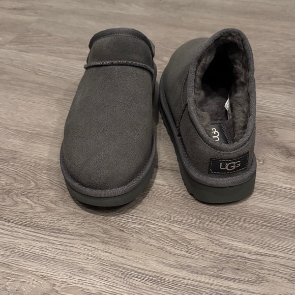 🆕 UGG Classic Micro Charcoal Suede Slip-Ons boots Size 7 - Picture 2 of 12